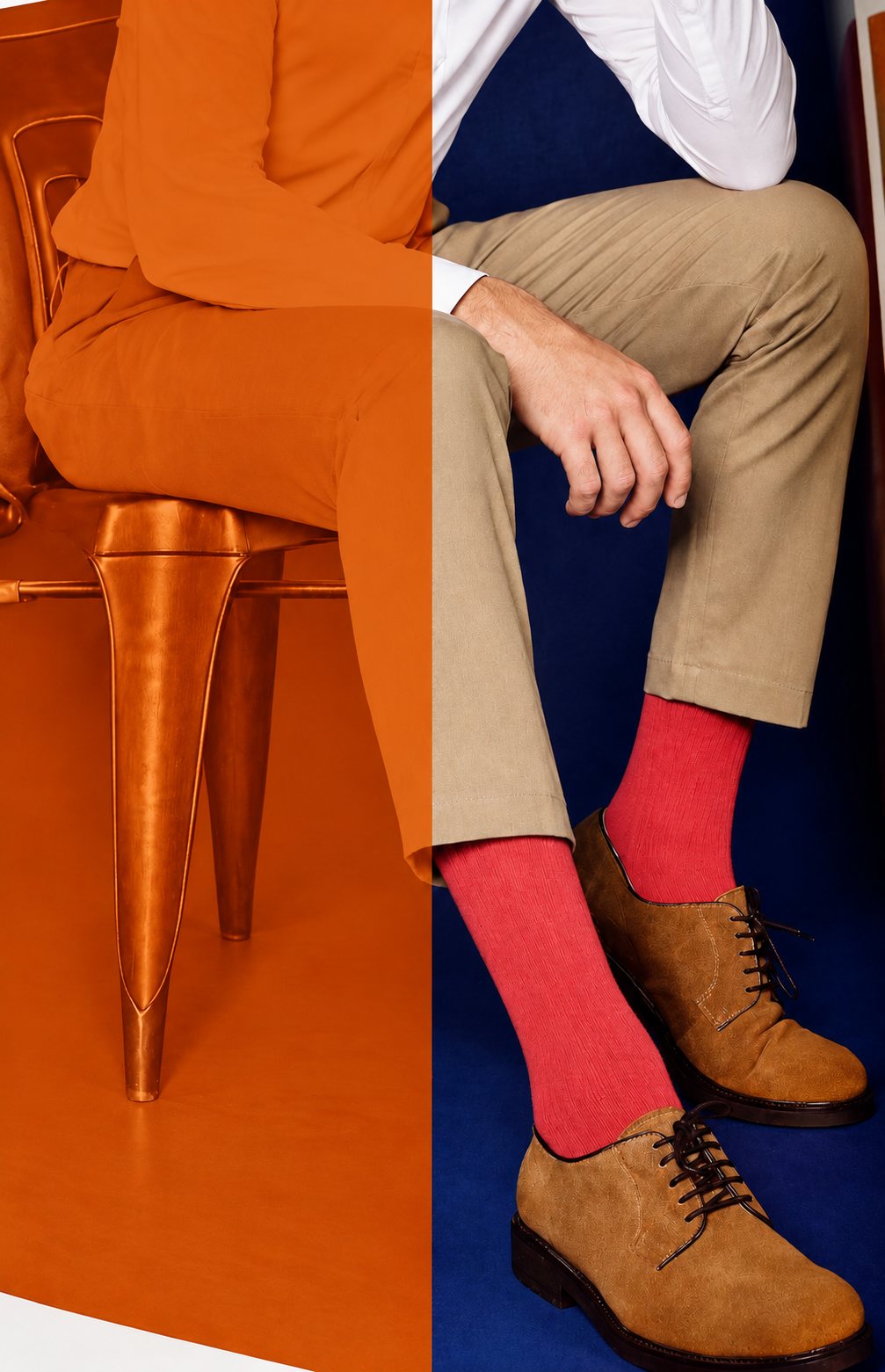 Homme assis, chaussettes rouges et chaussures en daim marron